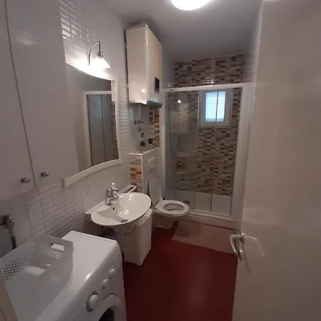 Lägenhet U Centru Makarske *