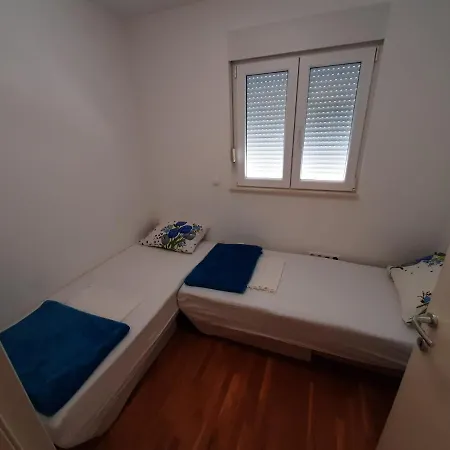 Lägenhet U Centru Makarske *