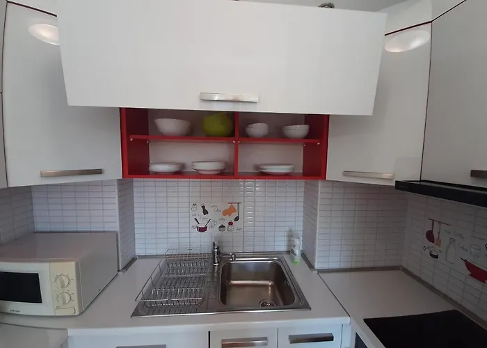 U Centru Makarske * Makarská